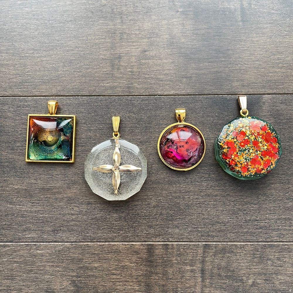 Necklace Pendant Charms, Handmade Jewellery Beauty Resin Sparkle Gold Jewel
